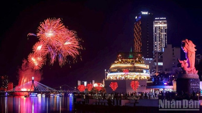 2025年岘港国际烟花节于2025年5月31日正式开始。图自nhandan.vn phaohoa.jpg