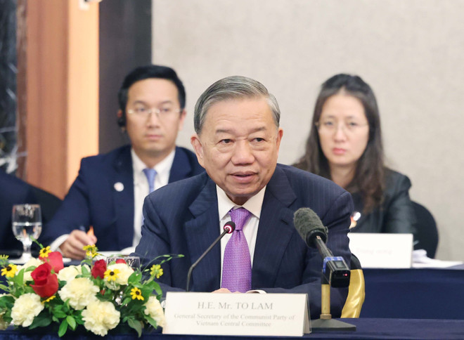 苏林总书记发表讲话。图自越通社 vna-potal-tong-bi-thu-to-lam-gap-go-mot-so-tap-doan-lon-cua-han-quoc-8205611.jpg