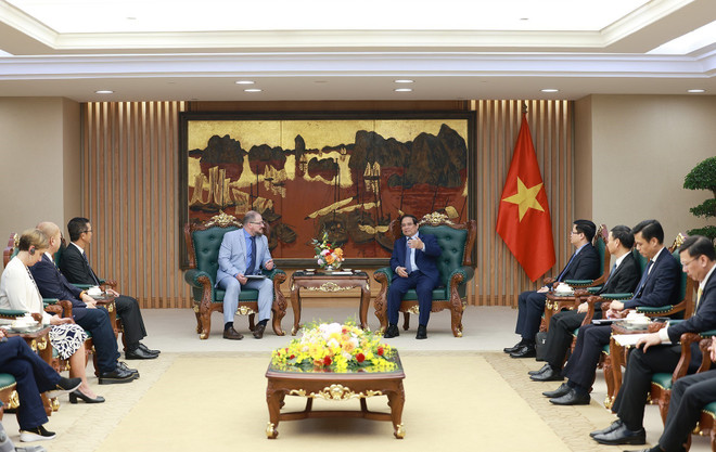 越南政府总理范明政会见美国高通总裁兼首席执行官克里斯蒂亚诺·安蒙。图自越通社 vna-potal-thu-tuong-tiep-chu-tich-kiem-tong-giam-doc-tap-doan-qualcomm-cua-hoa-ky-8206302.jpg