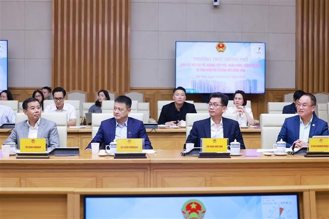 与会代表。图自越通社 vna-potal-thuong-truc-chinh-phu-lam-viec-ve-tinh-hinh-thi-truong-bat-dong-san-8051657.jpg