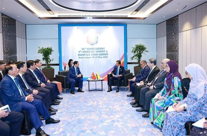 范明政总理会见文莱苏丹博尔基亚。图自越通社 vna-potal-thu-tuong-pham-minh-chinh-gap-quoc-vuong-brunei-hassanal-bolkiah-8056617.jpg