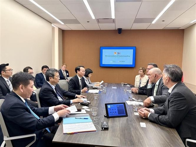 越南农业与农村发展部部长黎明欢率越南农业代表团访问美国俄亥俄州,与当地政府及企业代表就深化农业合作举行会谈。图自越通社 vna-potal-viet-nam-nhap-khau-nguyen-lieu-thuc-an-chan-nuoi-tu-bang-ohio-my-8073933.jpg