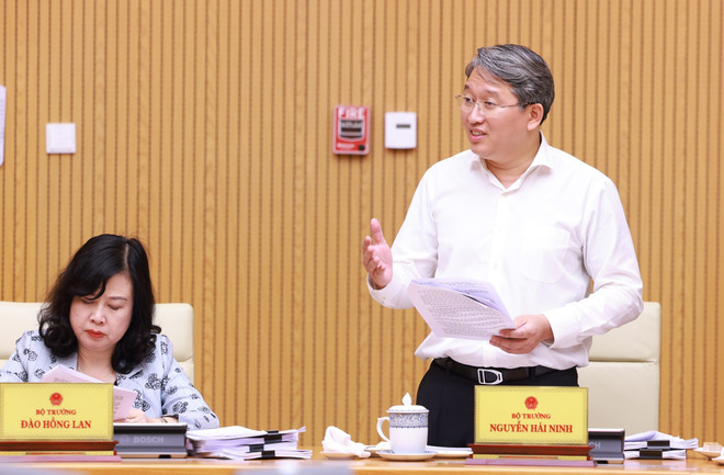 司法部部长阮海宁发表讲话。图自越通社 vna-potal-thu-tuong-chu-tri-phien-hop-chinh-phu-ve-to-chuc-chinh-quyen-dia-phuong-02-cap-8062759.jpg