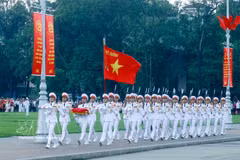 庆祝国庆81周年的升旗仪式在巴亭广场隆重举行