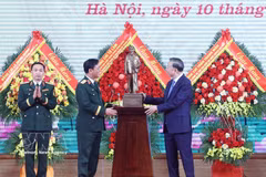 建设“精干、精简、强大”的首都武装力量，满足新形势下的要求