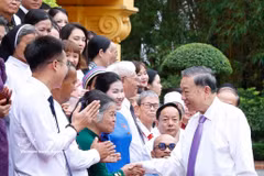 今日的一件善举是爱国竞赛的生动体现