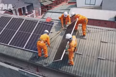 奠边省民众主动使用屋顶太阳能发电