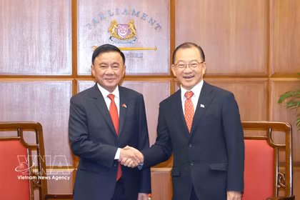 越共中央书记处常务书记陈锦绣会见新加坡国会议长谢健平