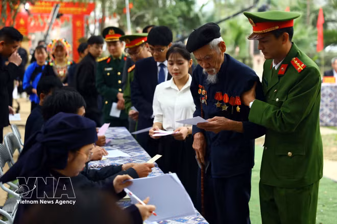 vnanet-ngay-hoi-non-song-o-thu-do-khang-chien-tan-trao-8643180.jpg