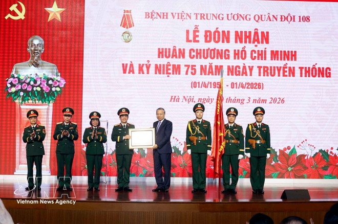 vnanet-potal-tong-bi-thu-to-lam-bi-quan-uy-trung-uong-du-le-don-nhan-huan-chuong-ho-chi-minh-va-ky-niem-75-nam-ngay-truyen-thong141951-142026-cua-benh-vi-8671618.jpg