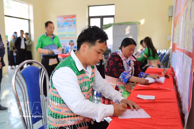 vnanet-thanh-hoa-cu-tri-vung-cao-bien-gioi-no-nuc-di-bau-cu-8643252.jpg