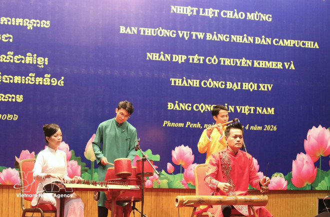 vnanet-potal-dai-su-quan-viet-nam-to-chuc-gap-go-than-mat-voi-ban-thuong-vu-trung-uong-dang-nhan-dan-campuchia-8679472.jpg