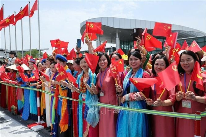 vna-potal-tong-bi-thu-chu-tich-nuoc-trung-quoc-tap-can-binh-den-ha-noi-bat-dau-chuyen-tham-cap-nha-nuoc-toi-viet-nam-stand.jpg