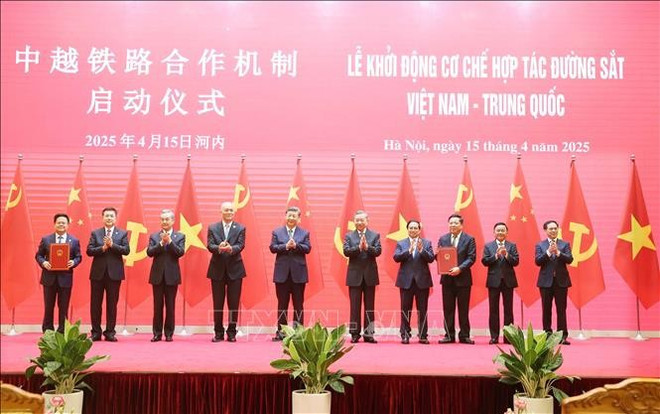 越中铁路合作机制启动仪式现场。图自越通社 vna-potal-lanh-dao-dang-nha-nuoc-viet-nam-trung-quoc-du-lien-hoan-giao-luu-huu-nghi-nhan-dan-hai-nuoc-stand-1.jpg
