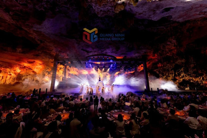 实景演出“寻觅珍珠的踪迹”在玉龙洞举行。图自《广宁报》 2385605-wtm-bddf9b718b99717610f9caff77fd3ed6.jpg