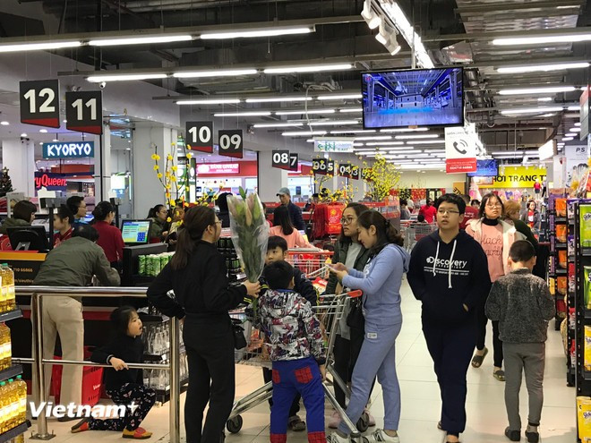 为了实现2025年8%以上的增长目标,工贸部确定了若干重点措施,其中聚焦于刺激消费需求,创造新的增长动力。图自Vietnam+ tet1.jpg
