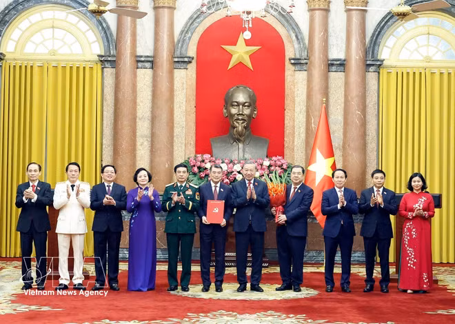 vnanet-potal-tong-bi-thu-chu-tich-nuoc-chu-tri-hoi-nghi-cong-bo-cac-quyet-dinh-doi-voi-chinh-phu-8688207.jpg
