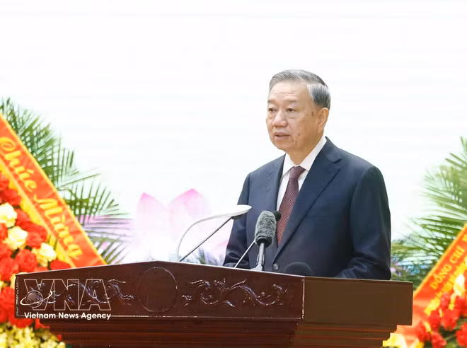 vnanet-potal-tong-bi-thu-chu-tich-nuoc-du-le-don-nhan-danh-hieu-anh-hung-llvt-nhan-dan-cua-quan-khu-3-8692382.jpg