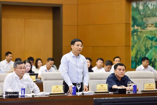 vnanet-potal-ubtv-quoc-hoi-y-kien-ve-thue-bao-ve-moi-truong-thue-gia-tri-gia-tang-doi-voi-xang-dau-8690143.jpg