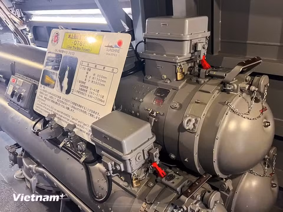 HOS-303水面鱼雷发射管组。根据展板信息，该系统长约3800毫米，高1390毫米，使用高压空气发射Mk46、97式和12式鱼雷。图自 Vietnam+