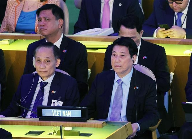 越南国家主席梁强（前排右一）出席联合国成立80周年高级别纪念活动。图自越通社