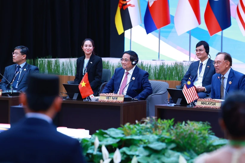 越南政府总理范明政出席东盟领导人与东盟青年对话会。图自越通社