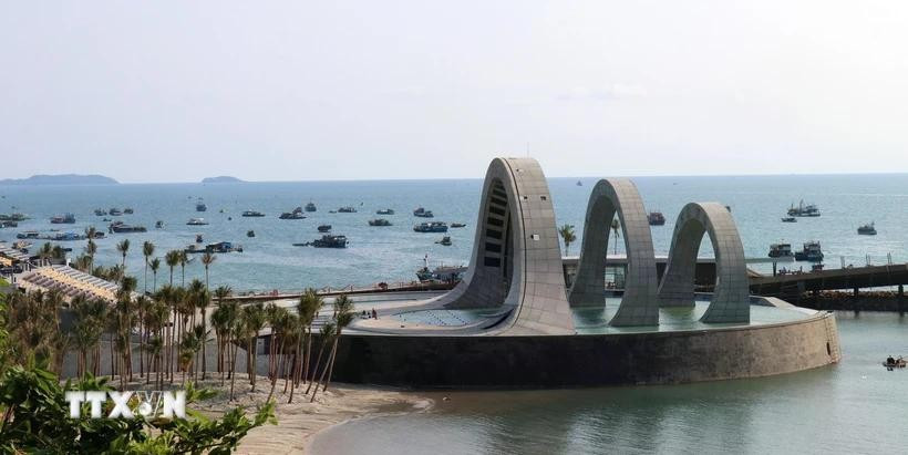 研究在坚江省成立富国特区和土州特区。图自越通社