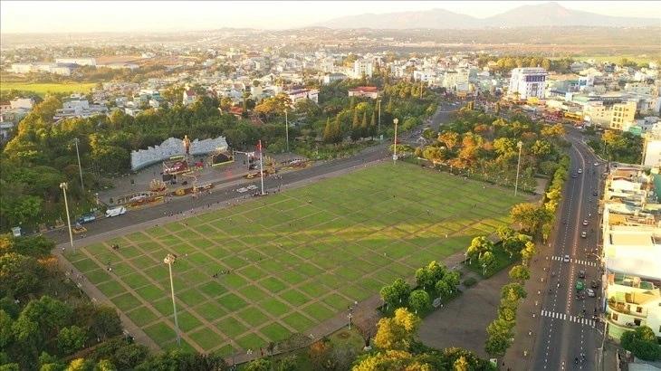 大团结广场全景。图自《越南之声》