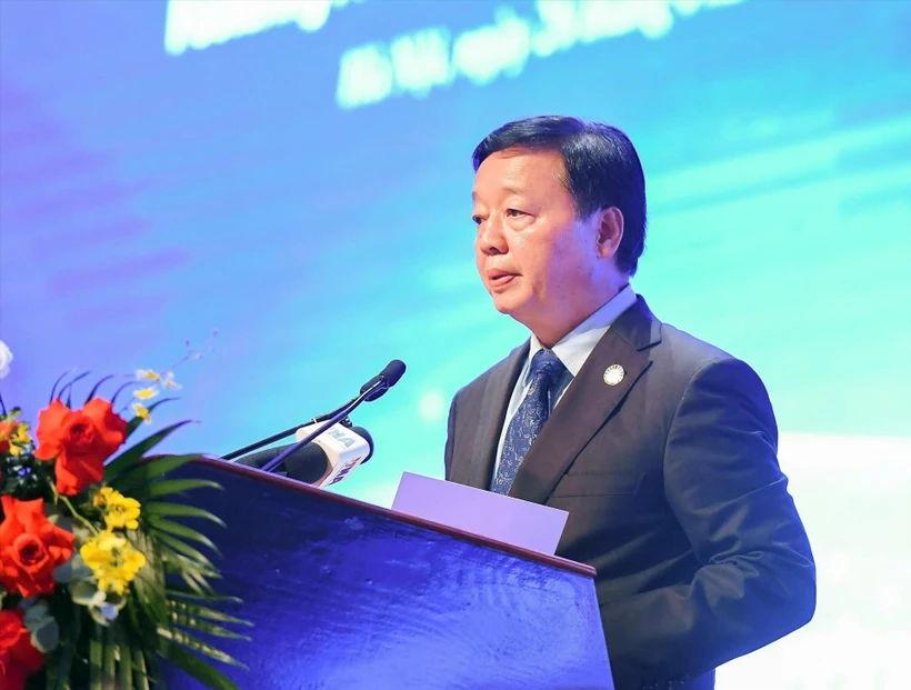 越南政府副总理陈红河在研讨会上发表讲话。图自越通社