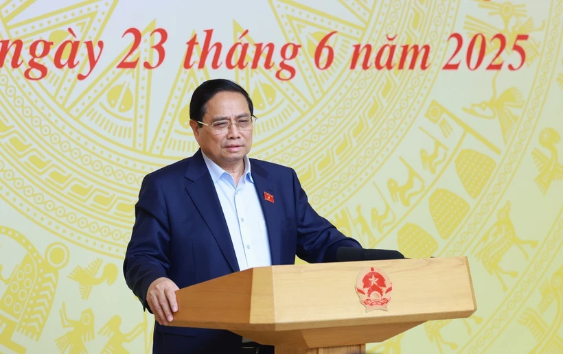 越南政府总理范明政在会议上发言。图自越通社