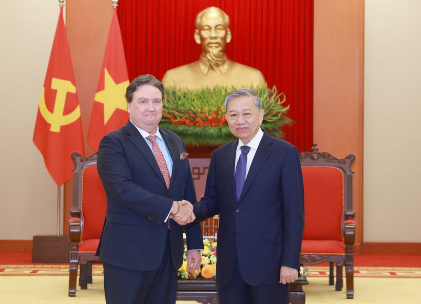 越共中央总书记苏林与美国驻越大使马克·纳珀。图自越通社
