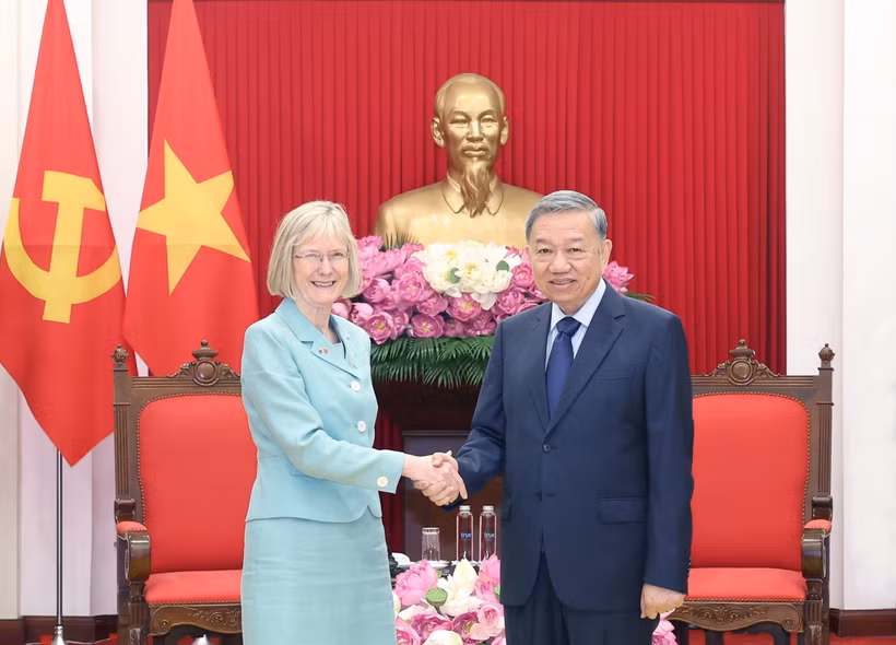 越共中央总书记苏林与澳大利亚信任驻越南大使吉莉安·伯德。图自越通社
