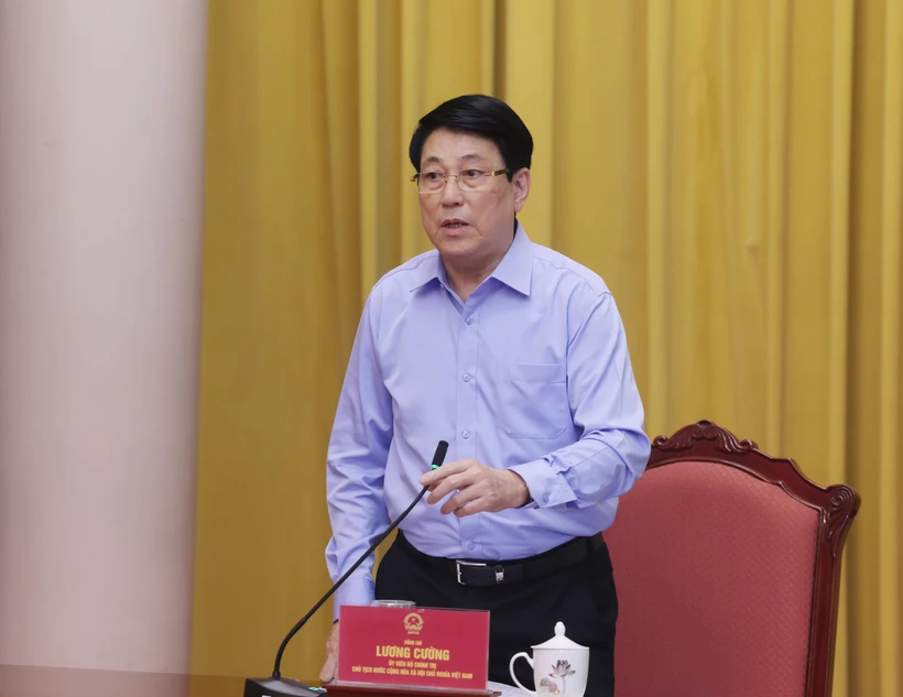 越南国家主席梁强与国家主席办公厅召开2025年6月工作总结暨7月工作任务部署会议。图自越通社