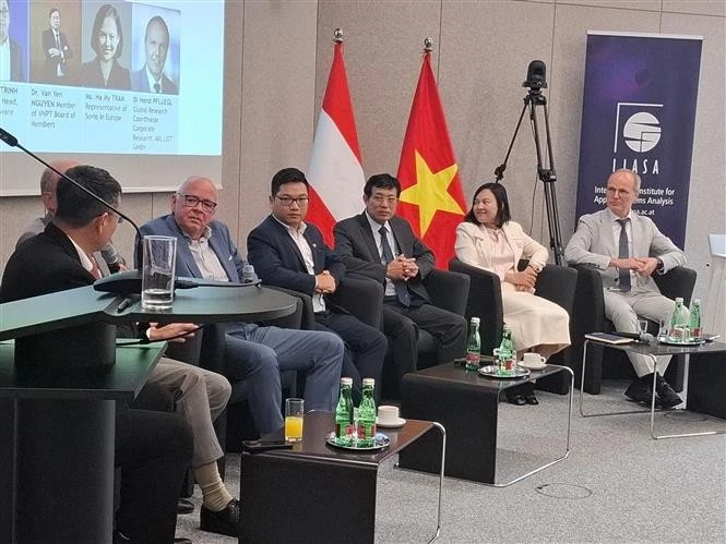 论坛吸引来自两国的众多专家、政策制定者及顶尖科技企业代表参与。图自越通社