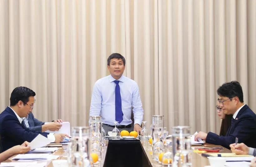 越南外交部常务副部长阮明宇在座谈会上发表讲话。图自越通社