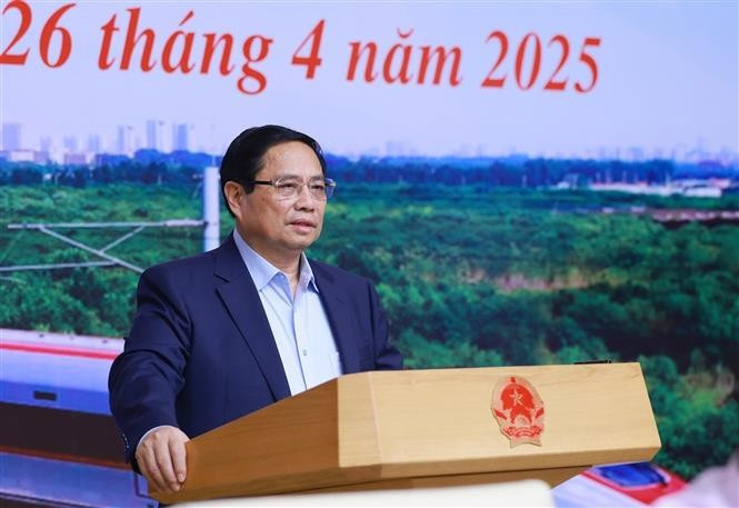 越南政府总理、国家铁路重点项目指导委员会主任范明政主持召开指导委员会第二次会议。图自越通社