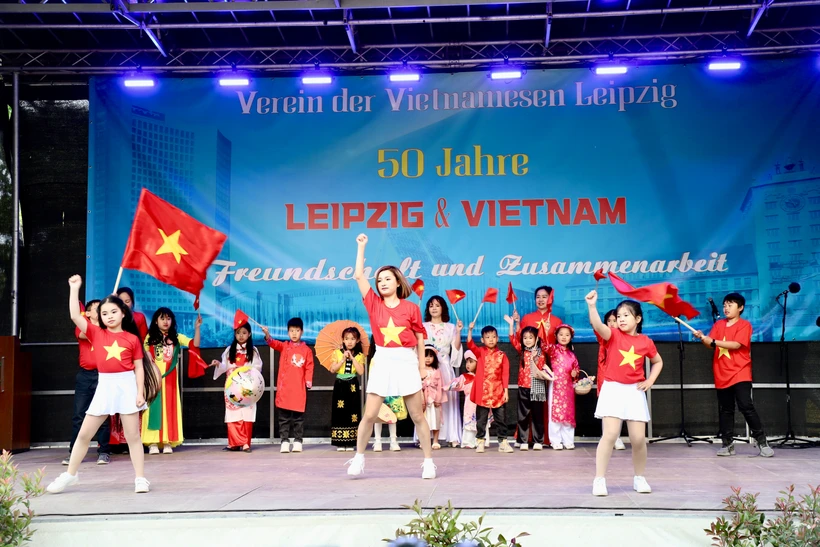 旅德越南人的一个文艺表演节目。图自越通社