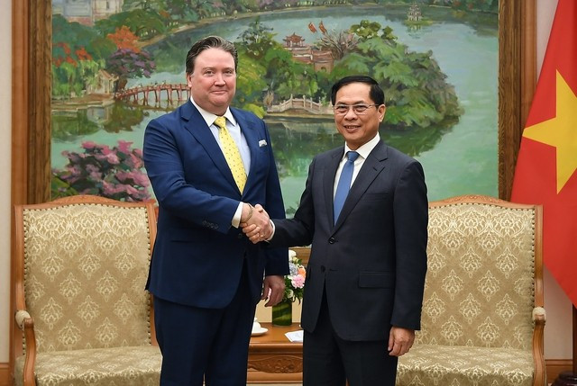 越南政府副总理裴青山会见美国驻越大使马克·纳珀。图自VGP