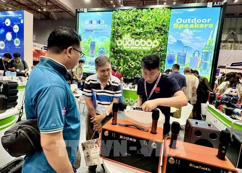 2025年国际消费电子及家用电器展览会吸引越中两国350多家企业参展。图自越通社