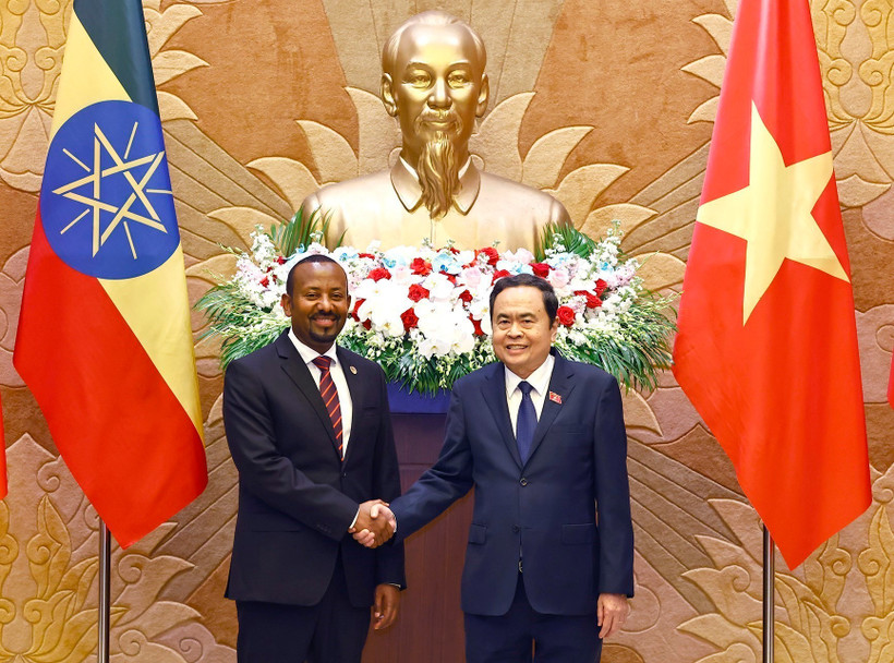 越南国会主席陈青敏会见埃塞俄比亚总理阿比·艾哈迈德。图自越通社