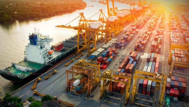 2025年第二季度越南实际GDP同比增长7.96%，远高于彭博社预测的6.85%以及UOB原本预测的6.1%。图自越通社