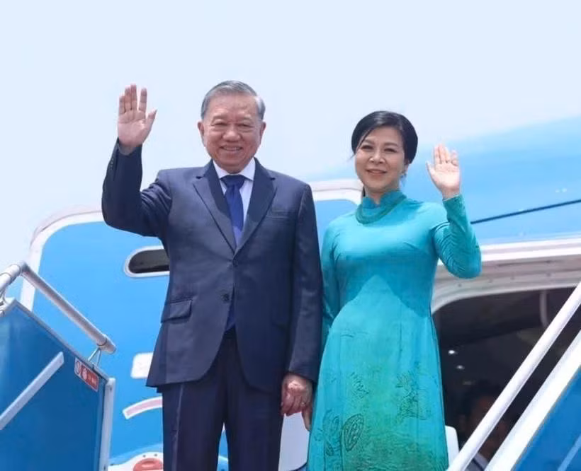 越共中央总书记苏林和夫人5月5日离开河内，开始对哈萨克斯坦、阿塞拜疆、白俄罗斯进行国事访问并对俄罗斯联邦进行正式访问。图自越通社