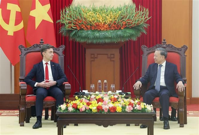 苏林总书记会见欧盟驻越南大使。图自越通社