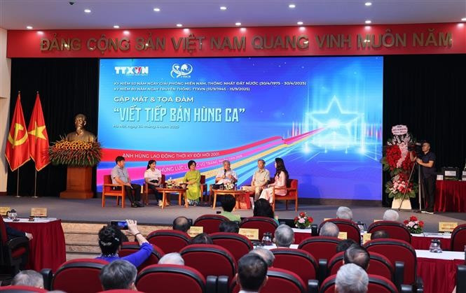 “续写英雄壮歌”座谈会场景。图自越通社