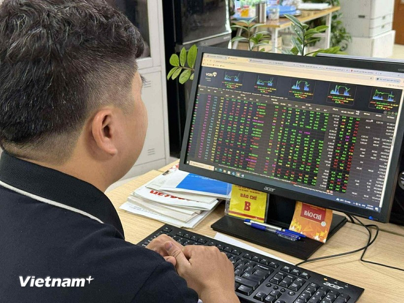今日股市：资金流入银行和证券板块。图自越通社