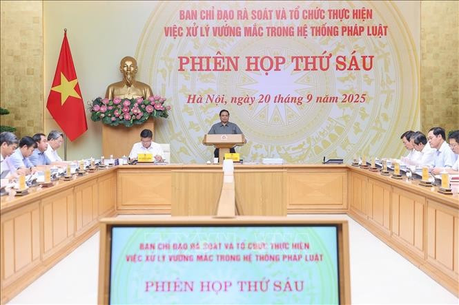 越南政府总理范明政在会议上发言。图自越通社