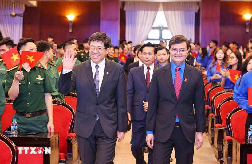 胡志明共青团中央书记处第一书记裴光辉、中国共青团中央书记处第一书记阿东出席开幕式。图自越通社