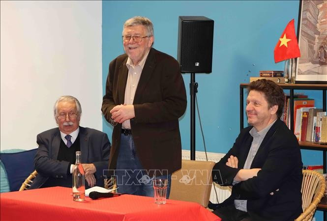 2025 年 2 月，比利时 - 越南友好协会主席皮埃尔·格雷加在布鲁塞尔举行的越南橙剂受害者声援活动上发表讲话。图自越通社