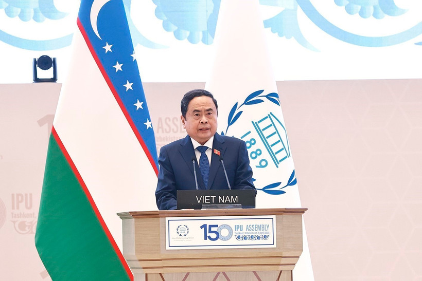 越南国会主席陈青敏在各国议会联盟第150届大会（IPU-150）高级全体会议上发表讲话。图自越通社