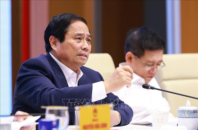 越南总理范明政在会议上发表讲话。图自越通社